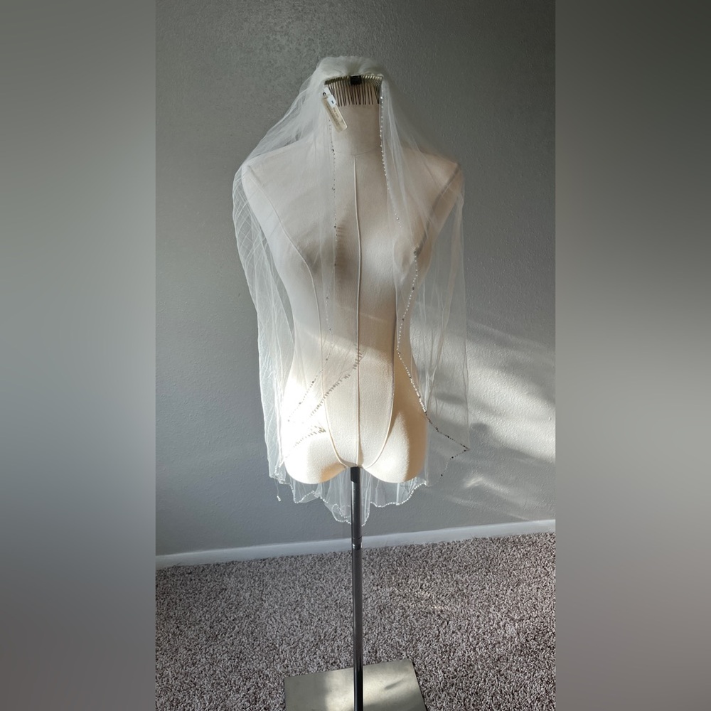 Dia Veil by Sara Gabriel 40” Beaded Edge Ivory Tulle Veil